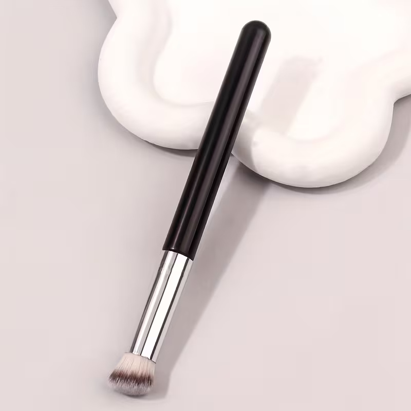 1pc Concealer Brush, High-Quality Nose Contour Silver/Black - Image 3