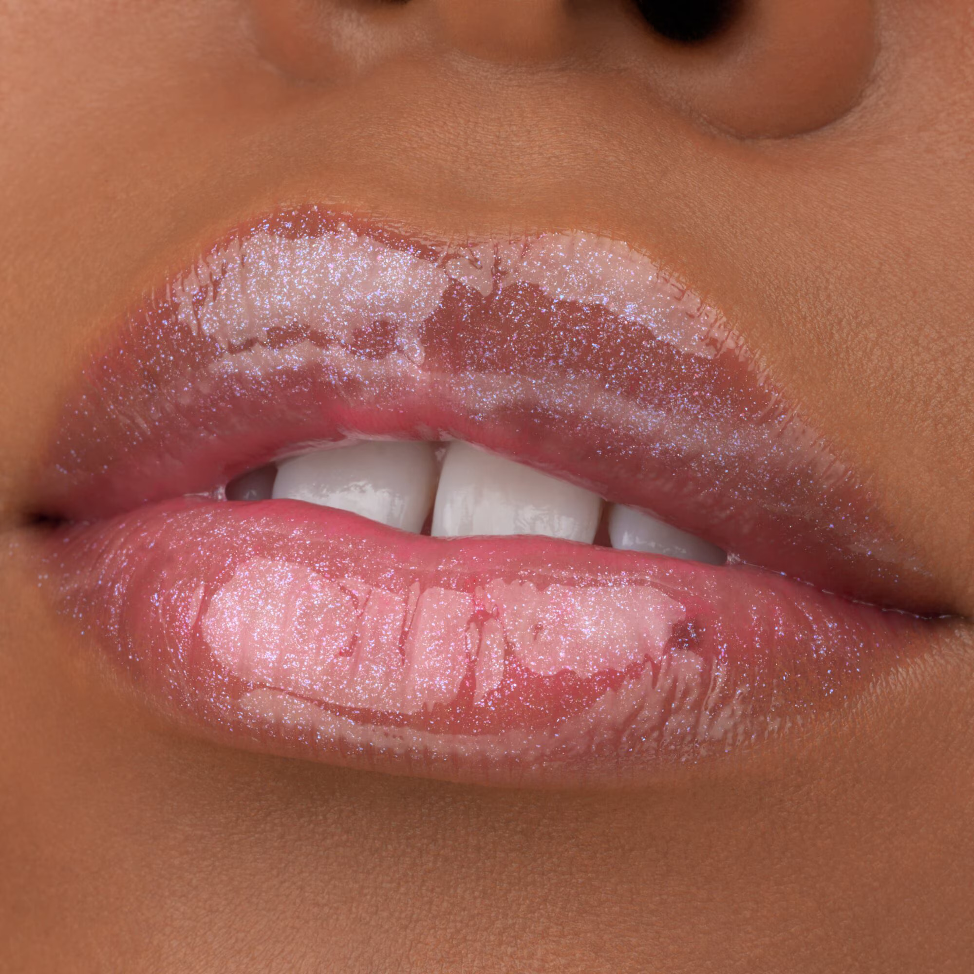 Essence Juicy Bomb Shiny Lip Gloss |105 Bouncy Bubblegum - Image 4