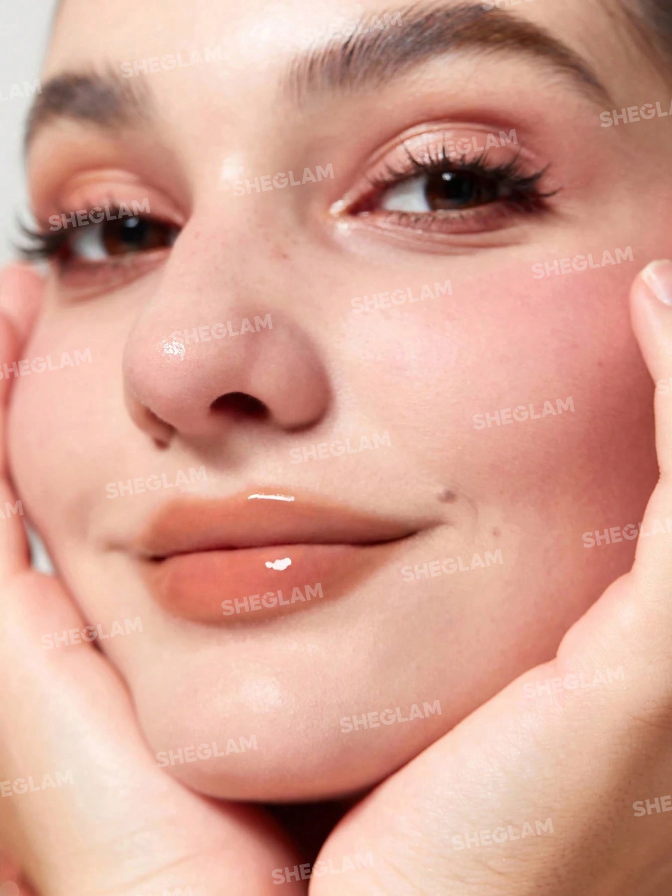 SHEGLAM Pout-Perfect Shine Lip Plumper-Walk On The Beach - Image 6